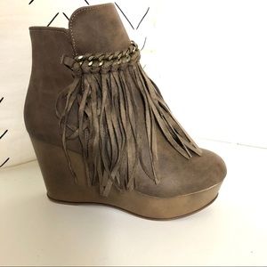 🆕 NIB - Wild G - Wedge booties / Size 6.5